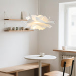Lampada a sospensione minimalista a forma di fiore bianco