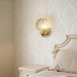 Elegante applique in vetro con design a conchiglia
