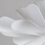 Lampada a sospensione minimalista a forma di fiore bianco