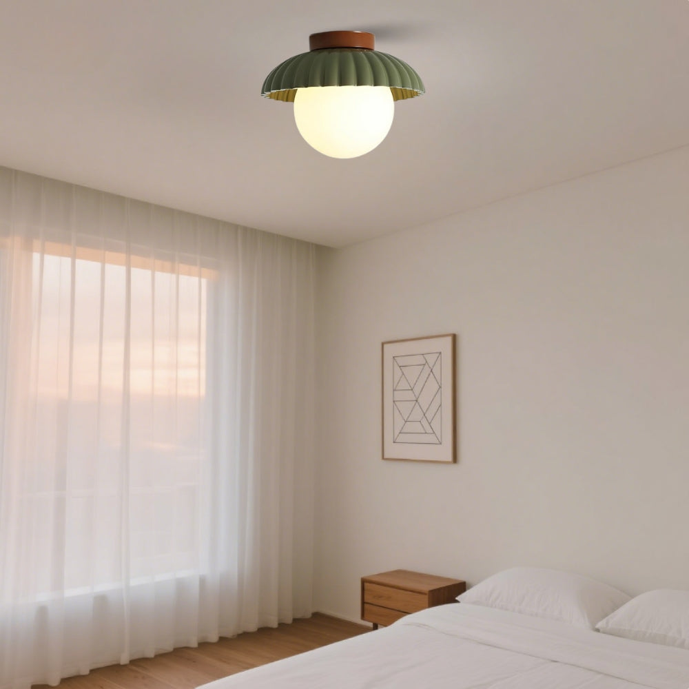 Lampada da soffitto cromata dal design minimalista
