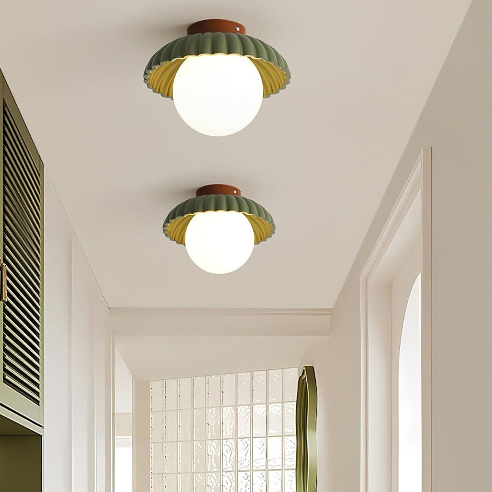Lampada da soffitto cromata dal design minimalista