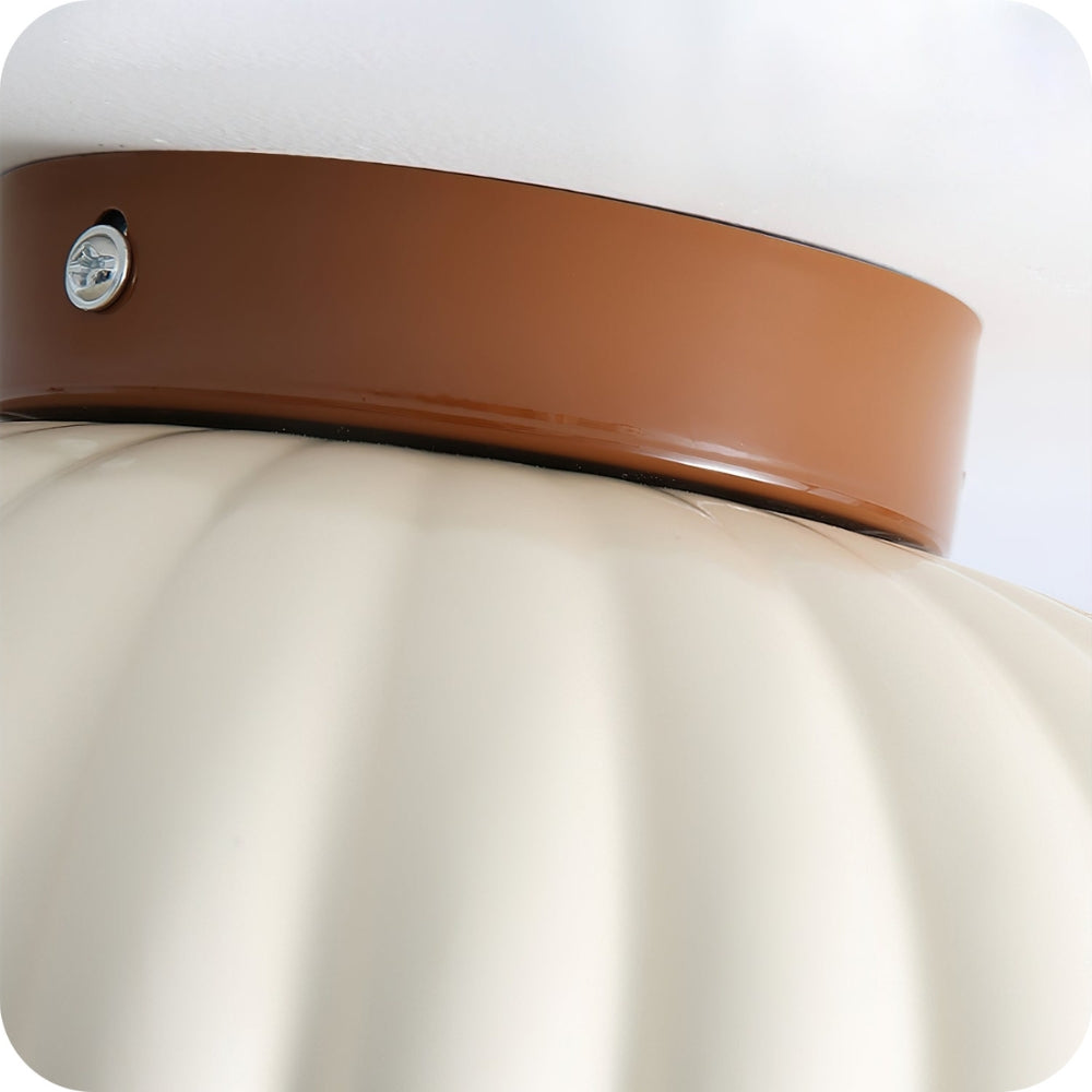 Lampada da soffitto cromata dal design minimalista